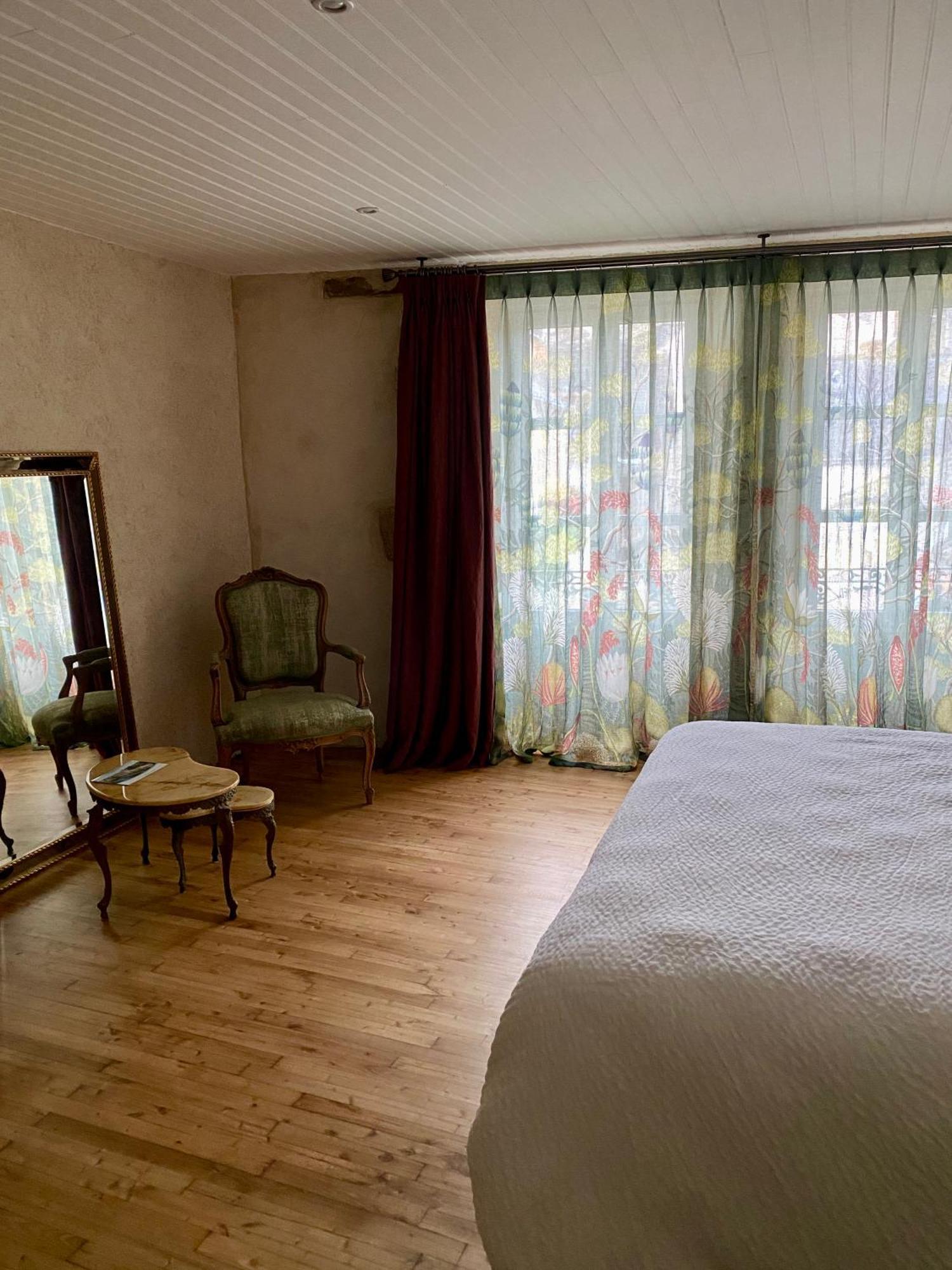 Une Nuit Chez Une Artisane Josselin Bagian luar foto